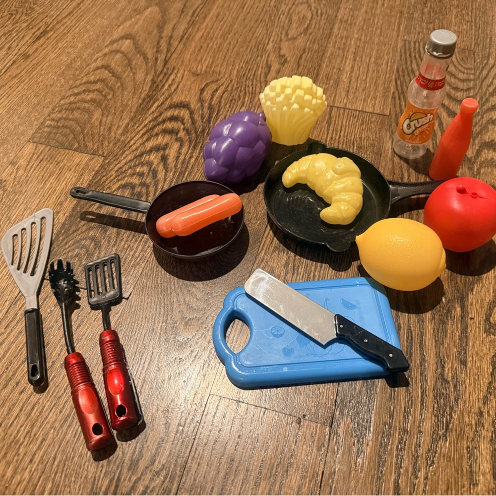 Children’s Pretend Toy Kitchen/Food Set